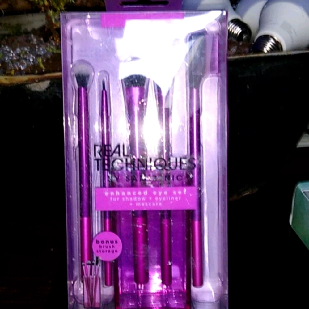 Real techniques enhanced eye kit